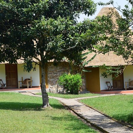 Kibale Guest Cottages Fort Portal Exteriör bild